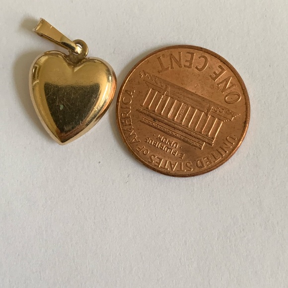 Beautiful 10k gold puffed heart charm/pendant. - Picture 2 of 4